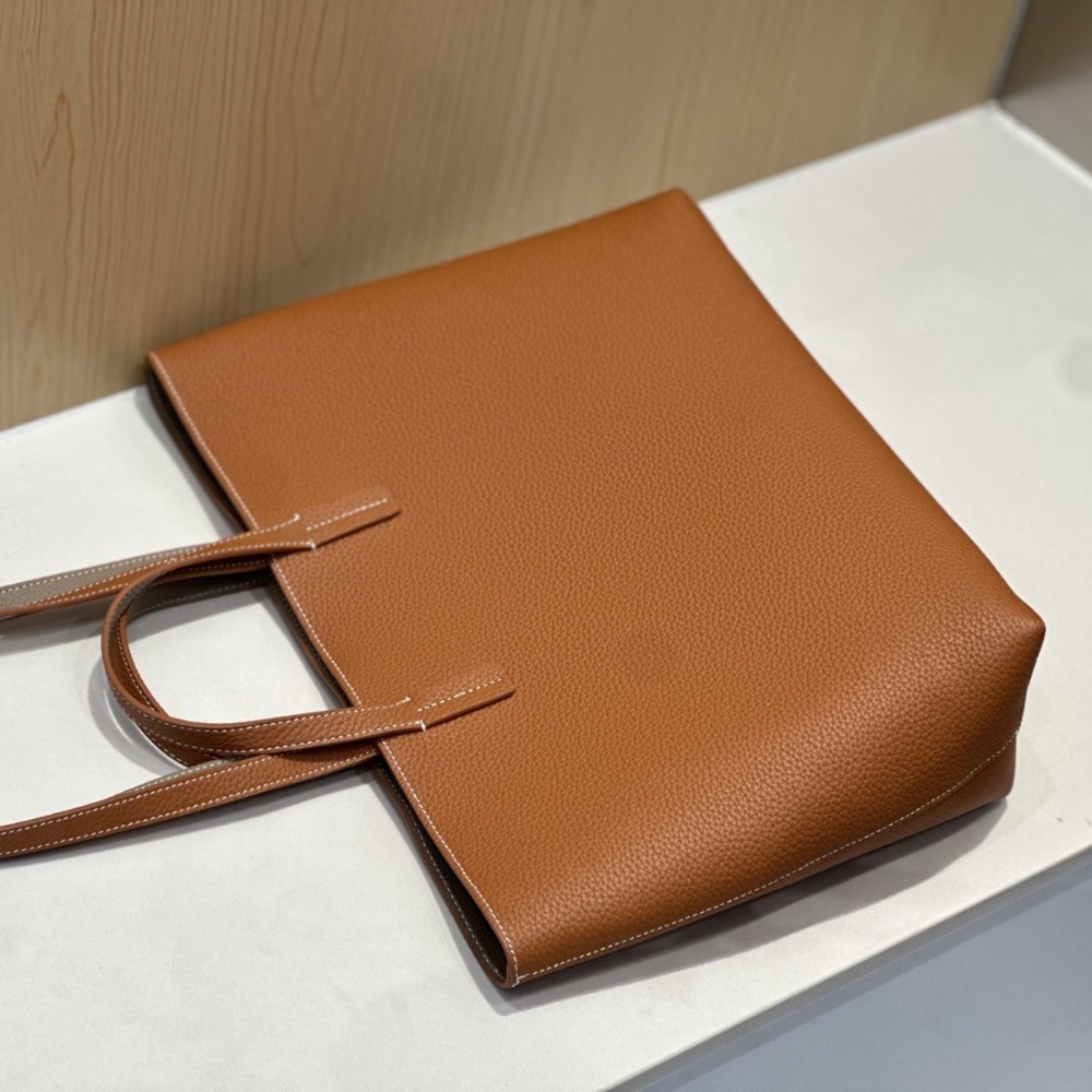 Inside and Outside Contrasting - đánh giá và giá Quiet Luxury Bags Tote