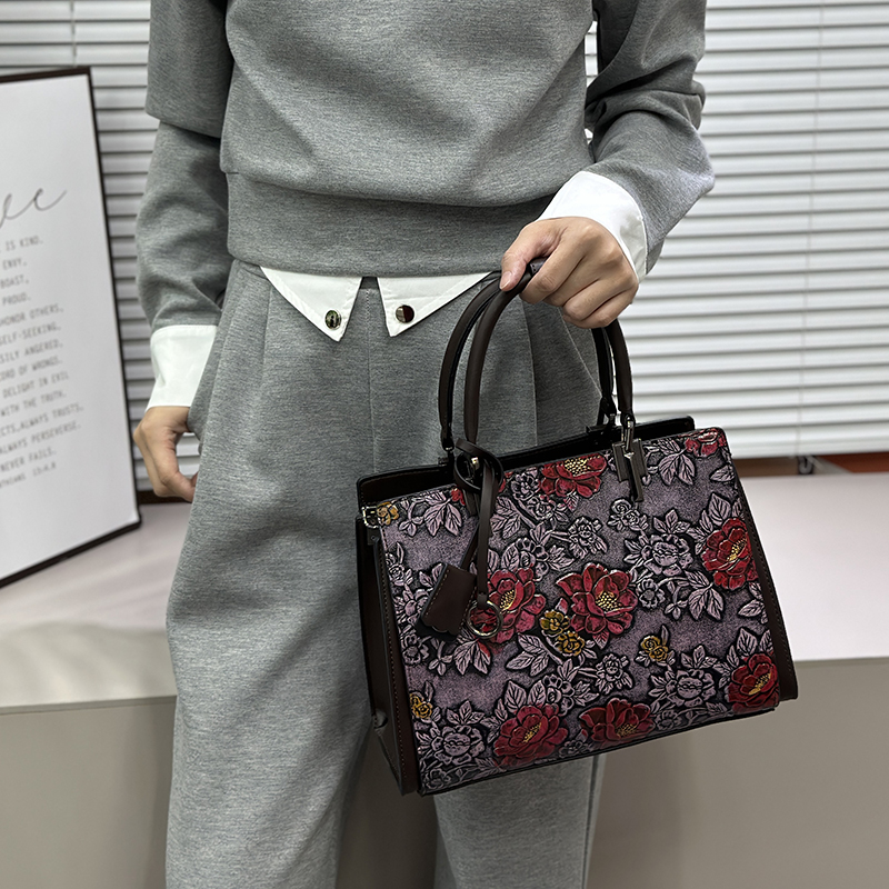 Vintage 3D Embossed Floral Tot - đánh giá và giá Quiet Luxury Bags Tote